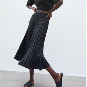 Pleated H&M Skirt (Tailored)